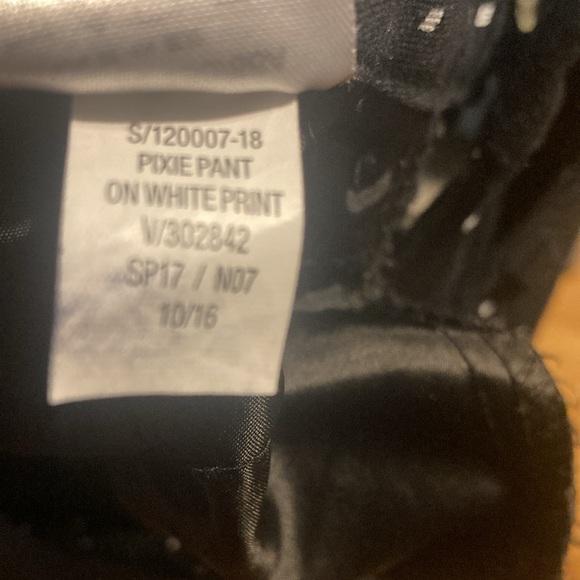 Old Navy Pixie Mid-Rise Size 4 Regular Black/White Women’s Pants - Picture 7 of 7